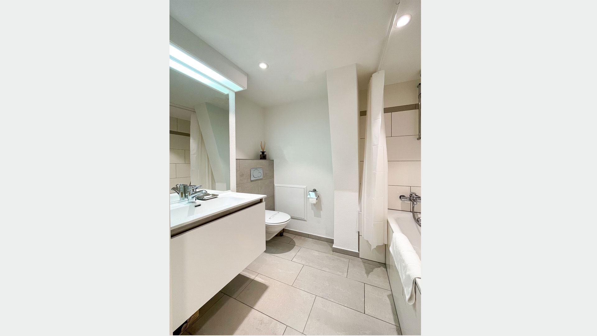 RO1771_apartment-miete-zuerich-rotachstrasse17-badezimmer