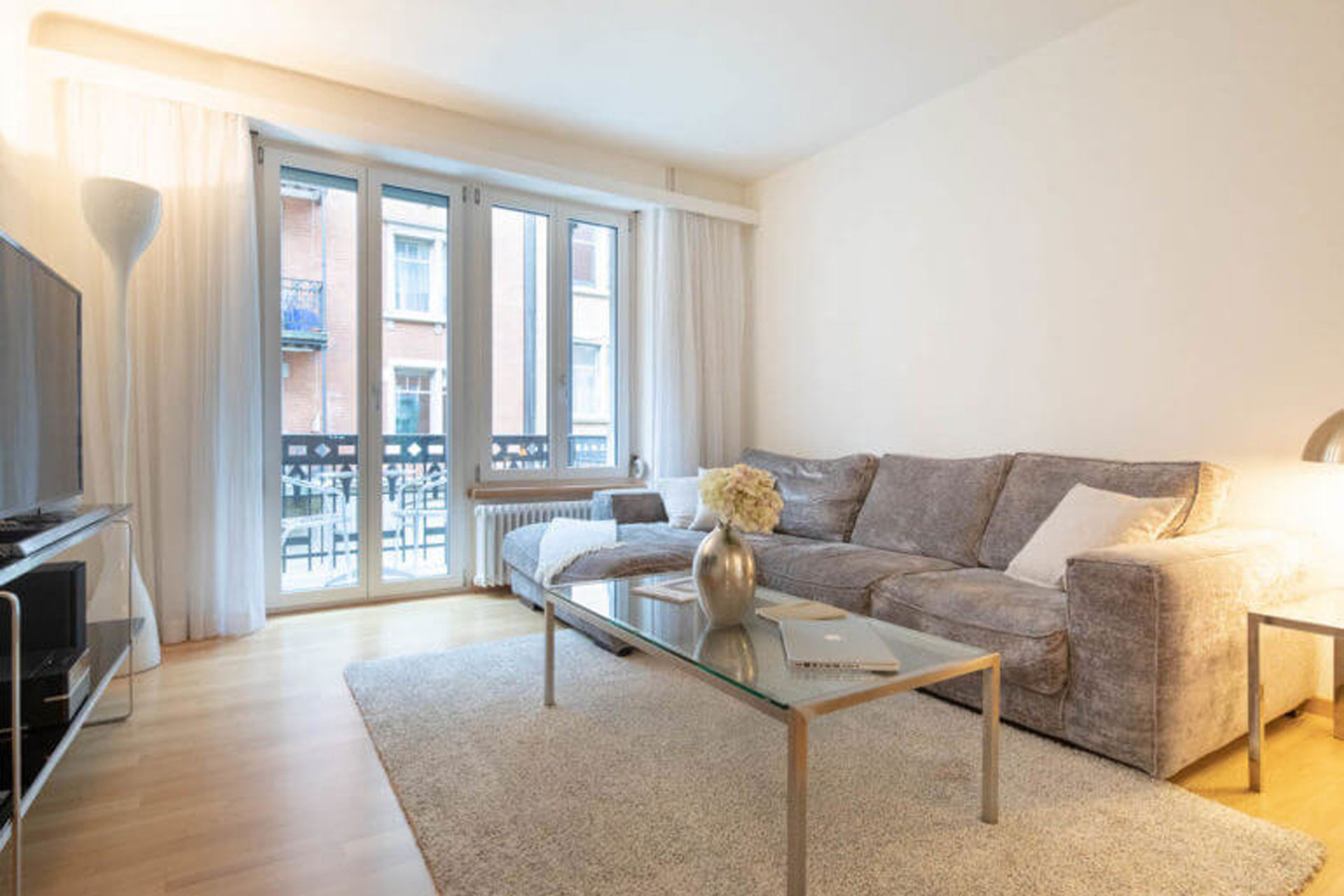 MA0680_apartment-mieten-zuerich-magnolienstrasse-6-wohnzimmer_1920